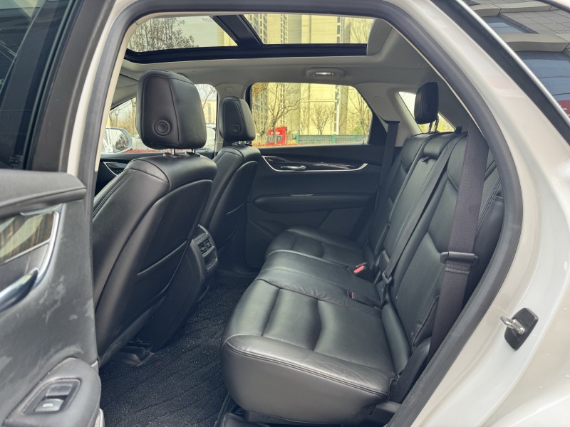 济宁17年凯迪拉克XT56