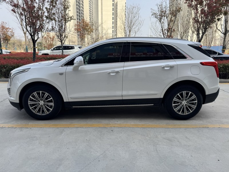 济宁17年凯迪拉克XT57