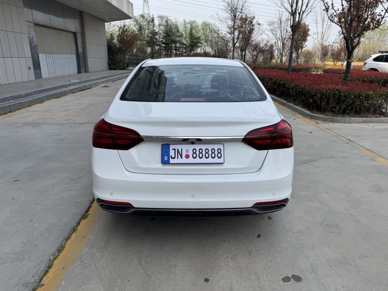 济宁19年吉利帝豪9