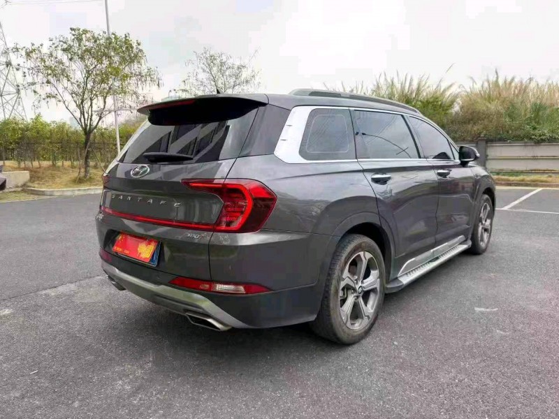 广州21年现代新胜达8