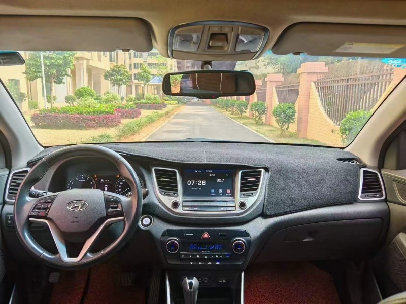 东莞16年现代途胜6