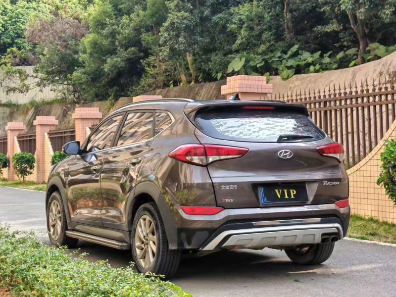 东莞16年现代途胜9