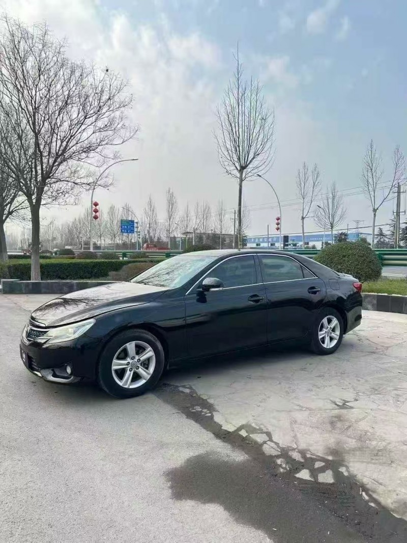 菏泽14年丰田锐志2