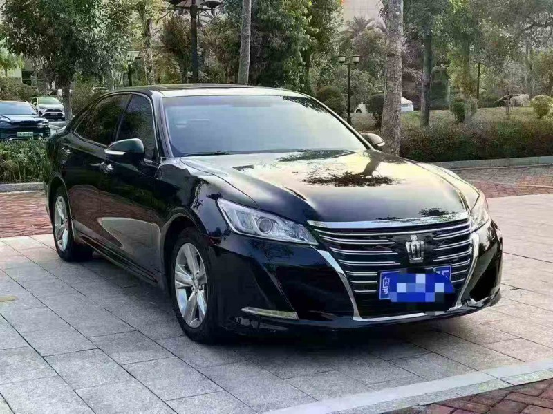 珠海18年丰田皇冠3