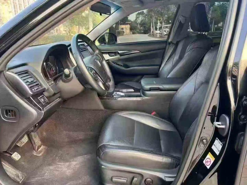 珠海18年丰田皇冠4