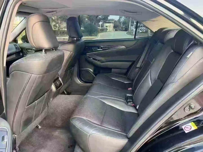 珠海18年丰田皇冠5