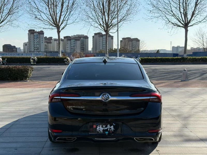 青岛20年别克君越9