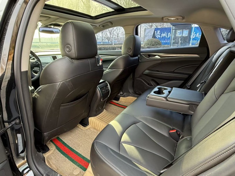 青岛21年别克君越5