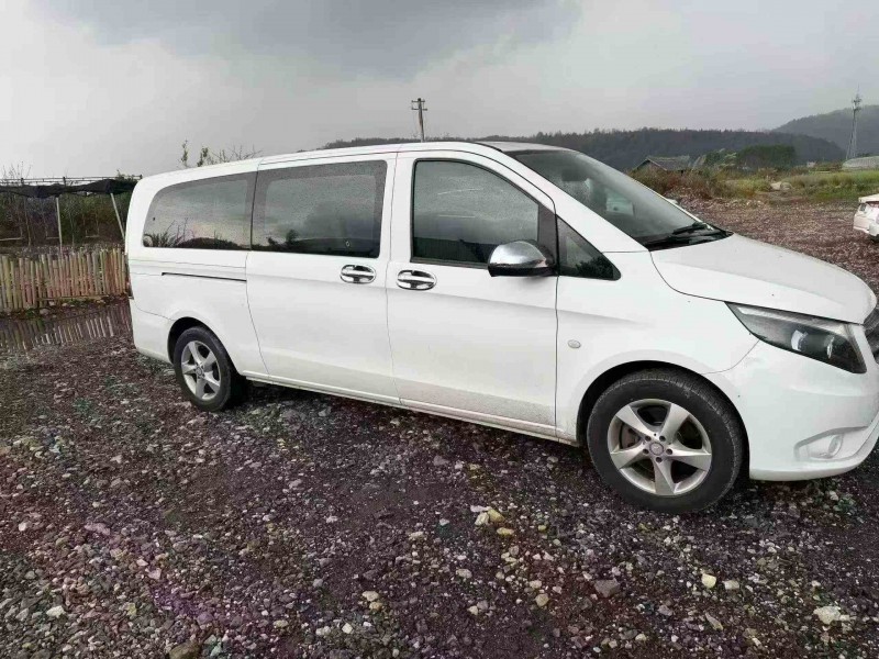 临沧15年奔驰威霆2