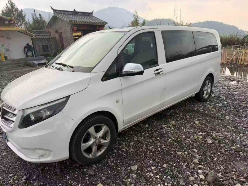 临沧15年奔驰威霆3