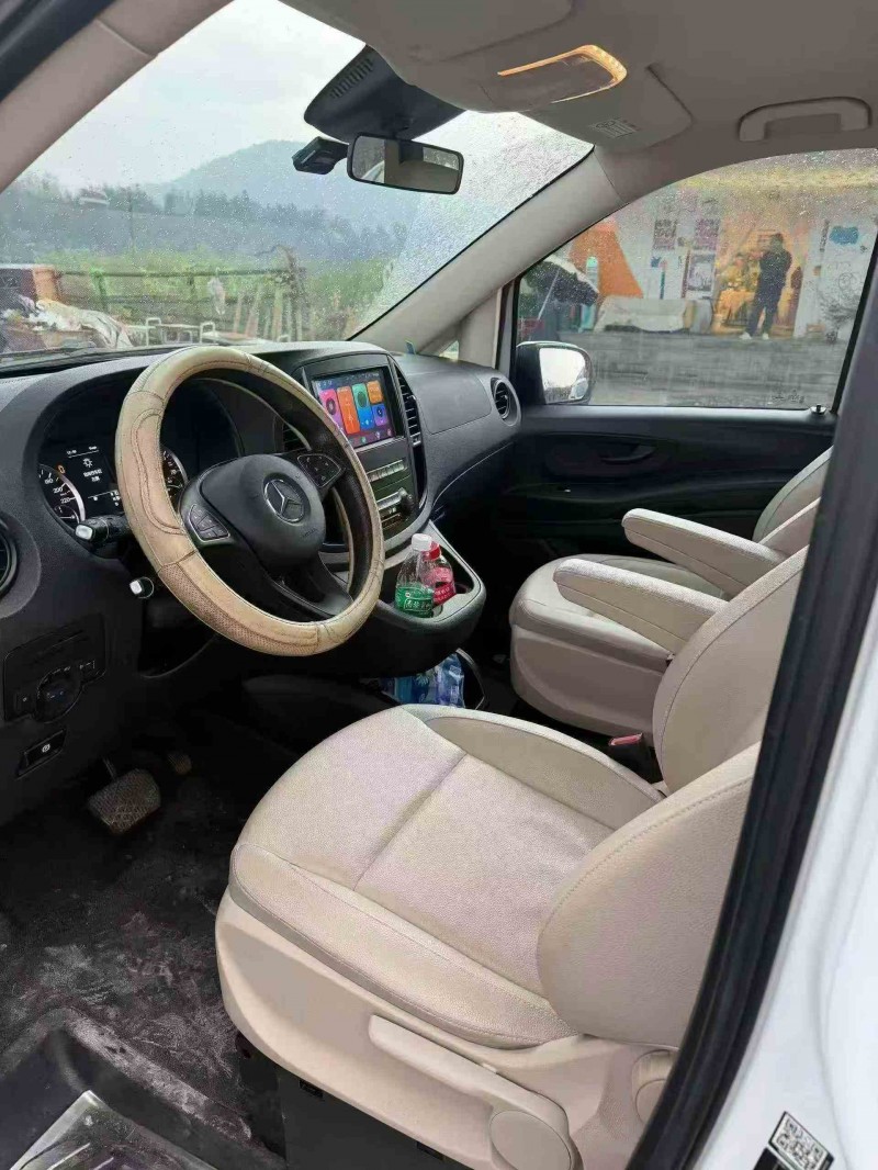 临沧15年奔驰威霆5