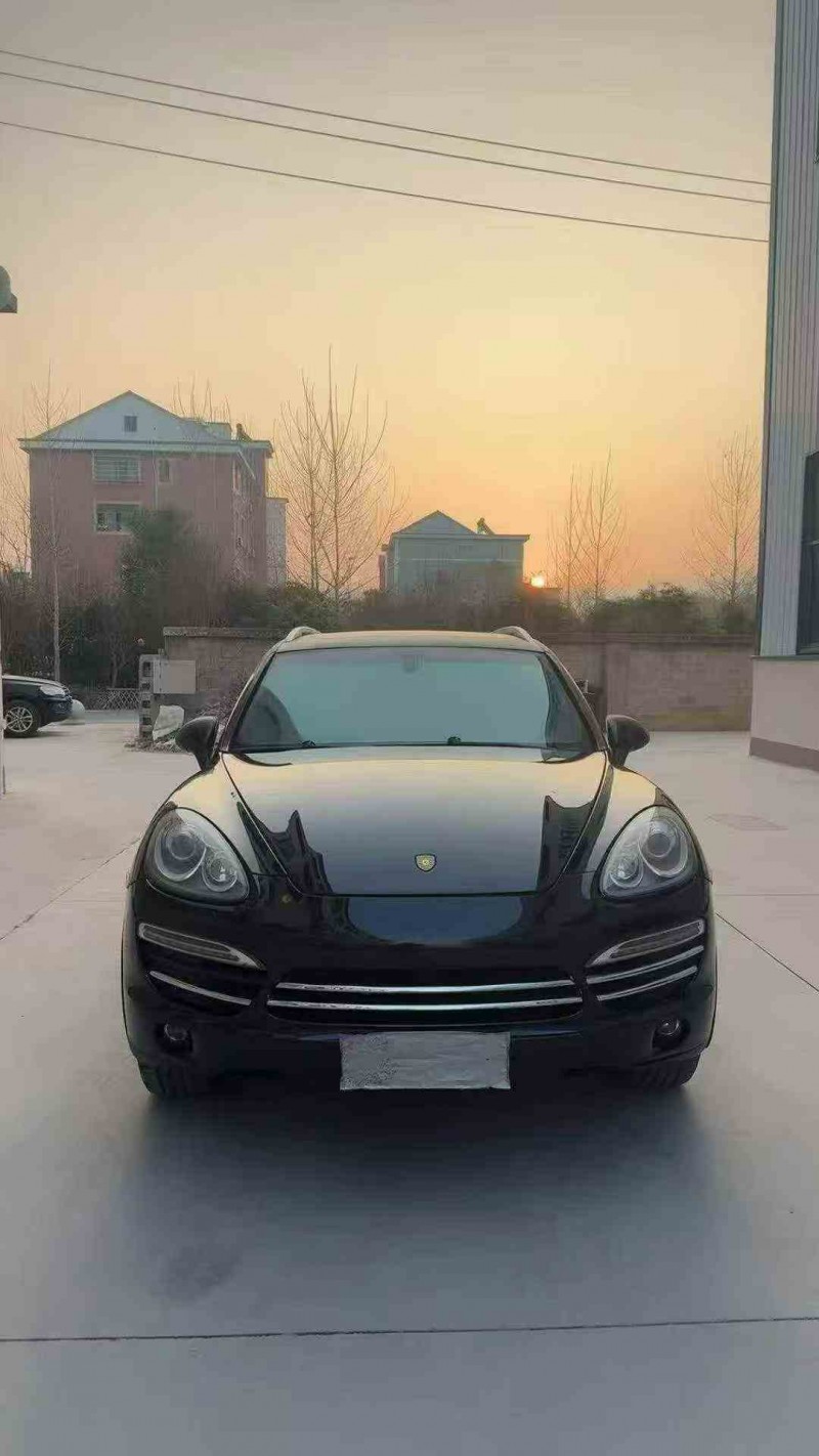 湖州11年保时捷卡宴1