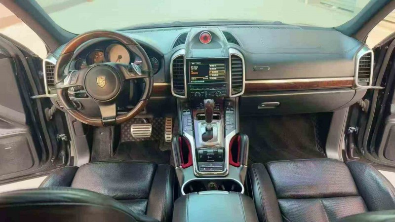 湖州11年保时捷卡宴6