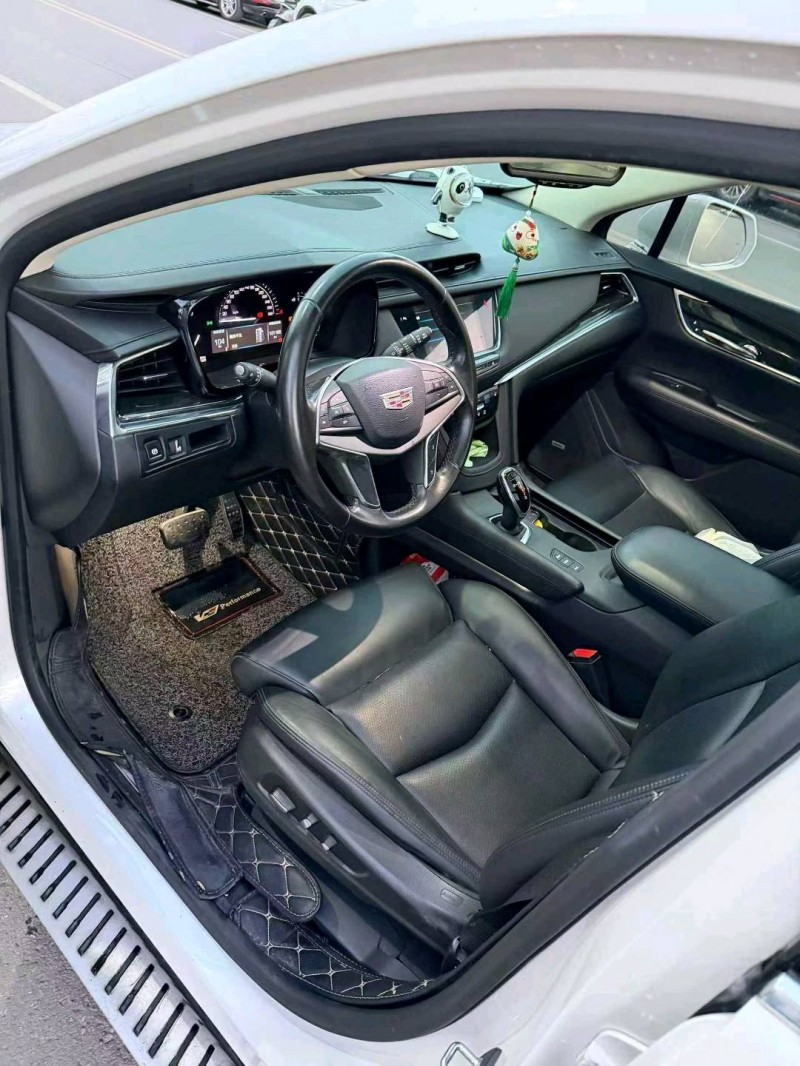 德阳17年凯迪拉克XT57