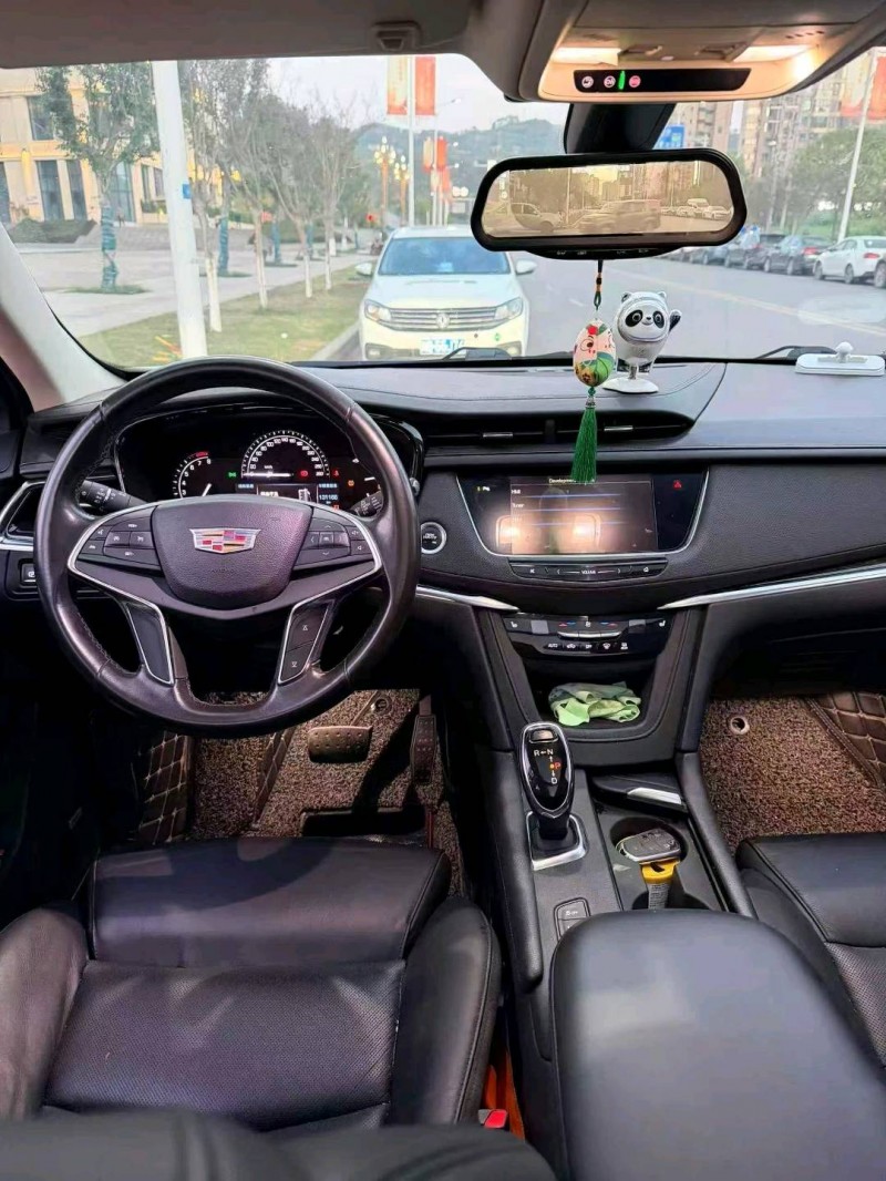 德阳17年凯迪拉克XT58