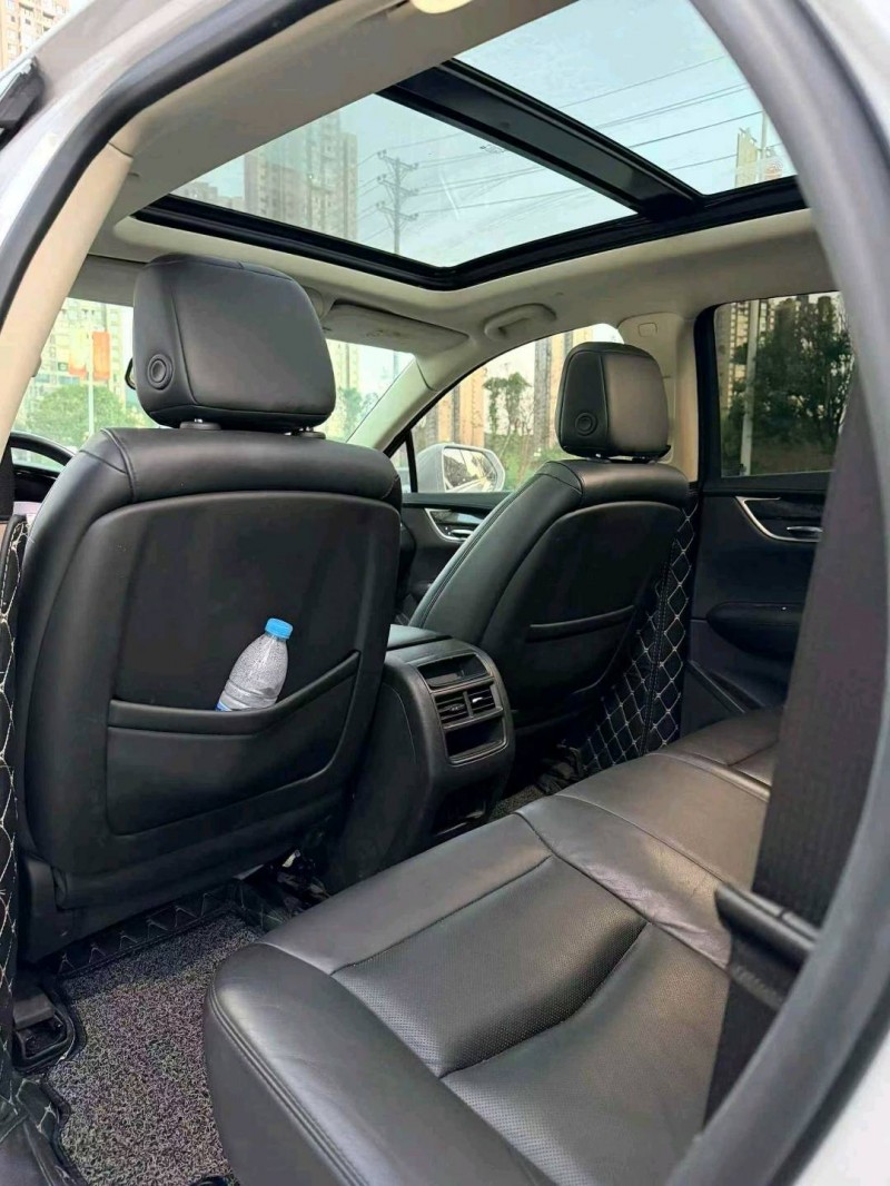 德阳17年凯迪拉克XT59