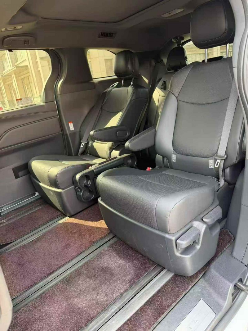 济宁25年丰田格瑞维亚4