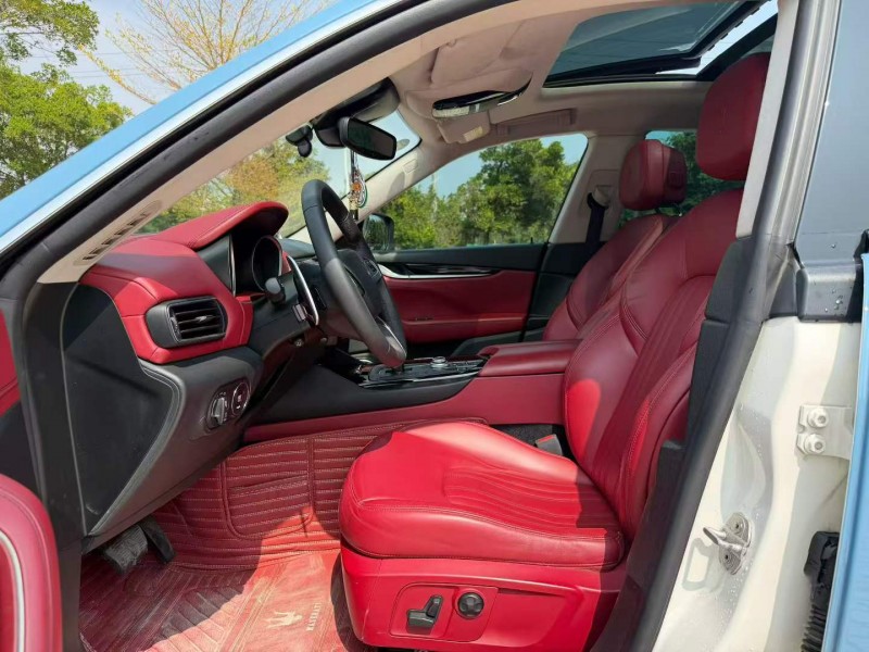 汕头16年玛莎拉蒂Levante4