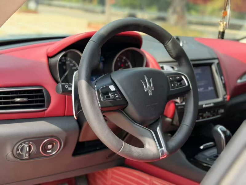 汕头16年玛莎拉蒂Levante5