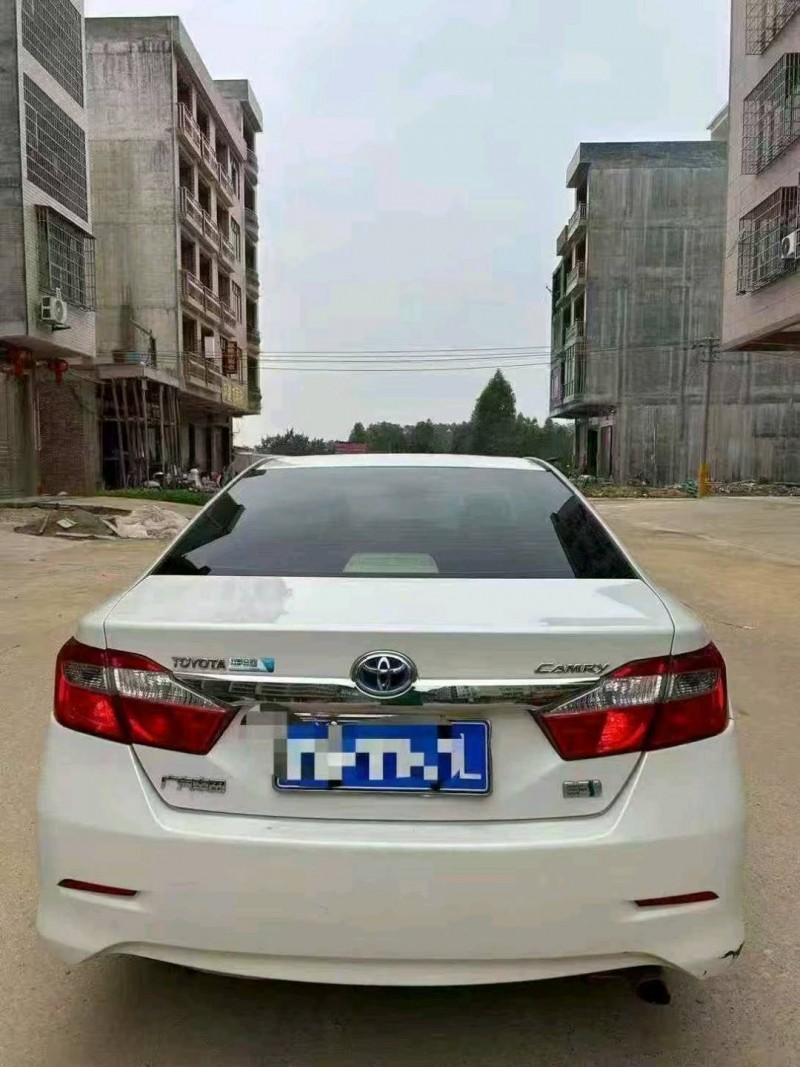 南宁13年丰田凯美瑞5