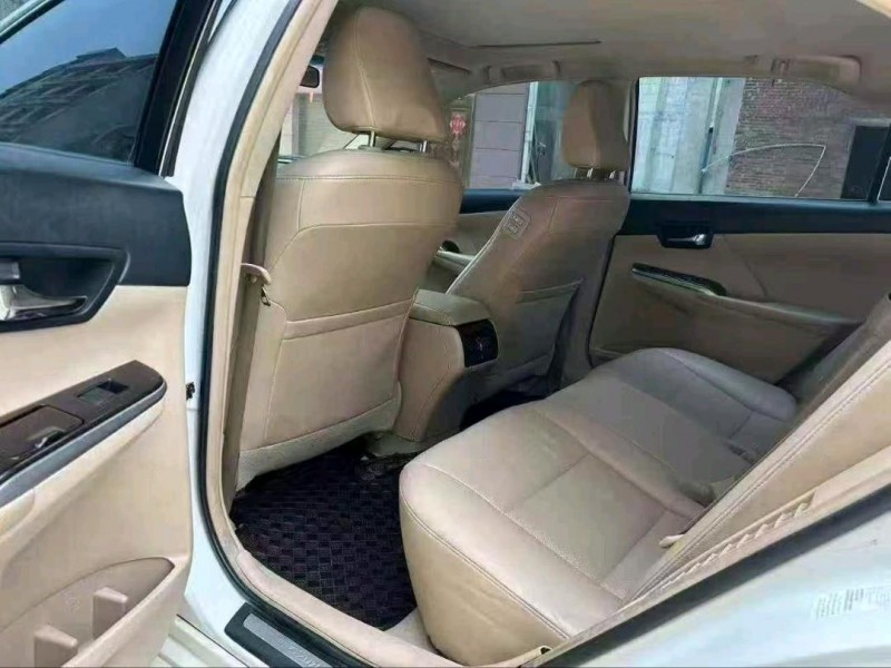 南宁13年丰田凯美瑞9