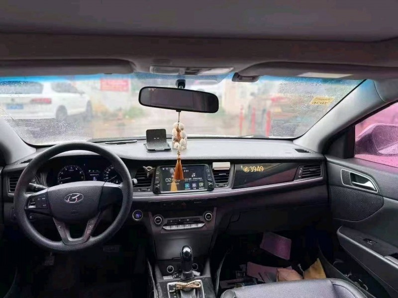 嘉兴18年现代名图4