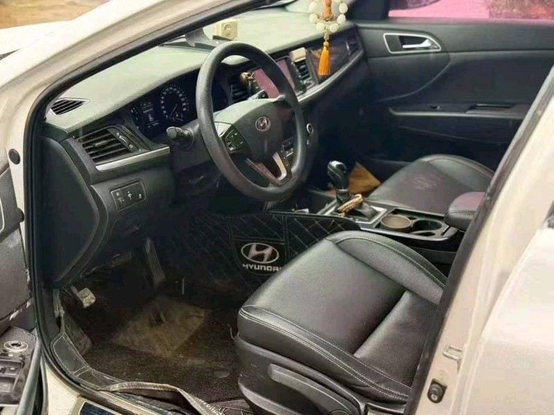 嘉兴18年现代名图5