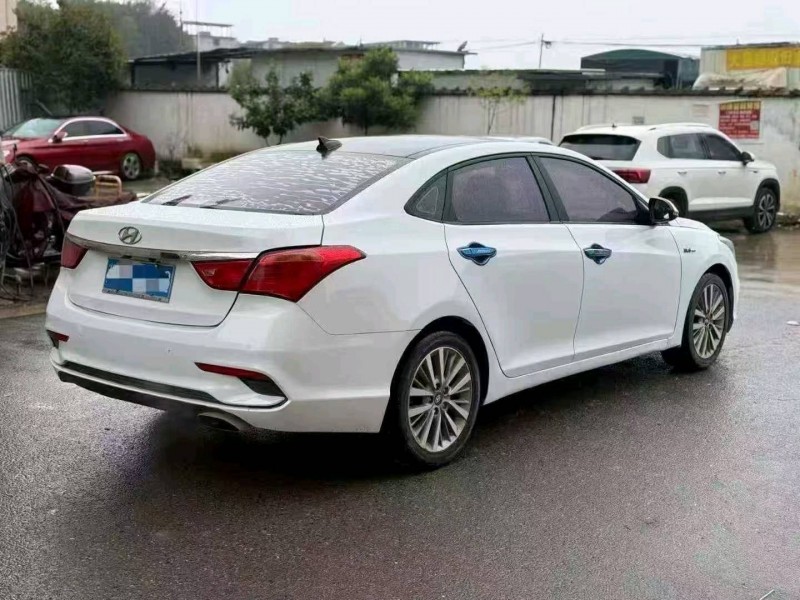 嘉兴18年现代名图9