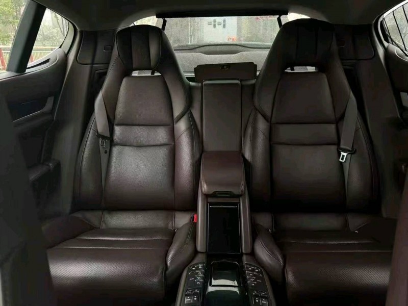 武汉16年保时捷帕拉梅拉6