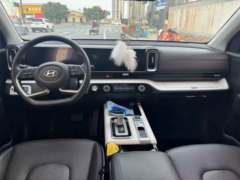 郑州23年现代沐飒8