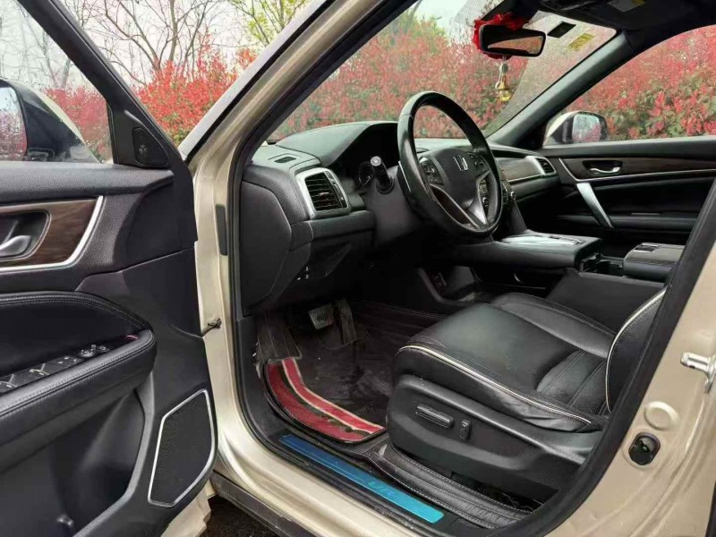 宜昌18年本田URV4