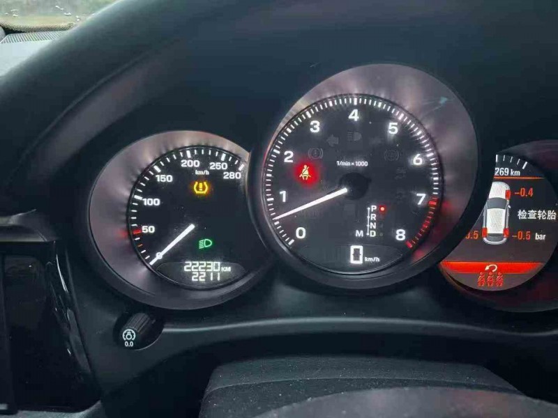 绍兴23年保时捷Macan4