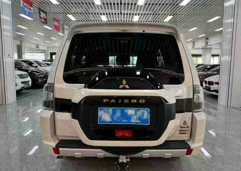 襄阳19年三菱帕杰罗2