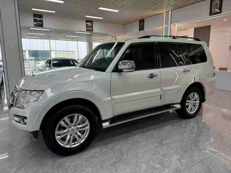 襄阳19年三菱帕杰罗3