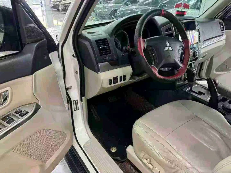 襄阳19年三菱帕杰罗5