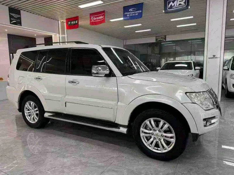 襄阳19年三菱帕杰罗6