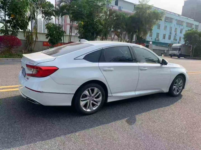 佛山19年本田雅阁8