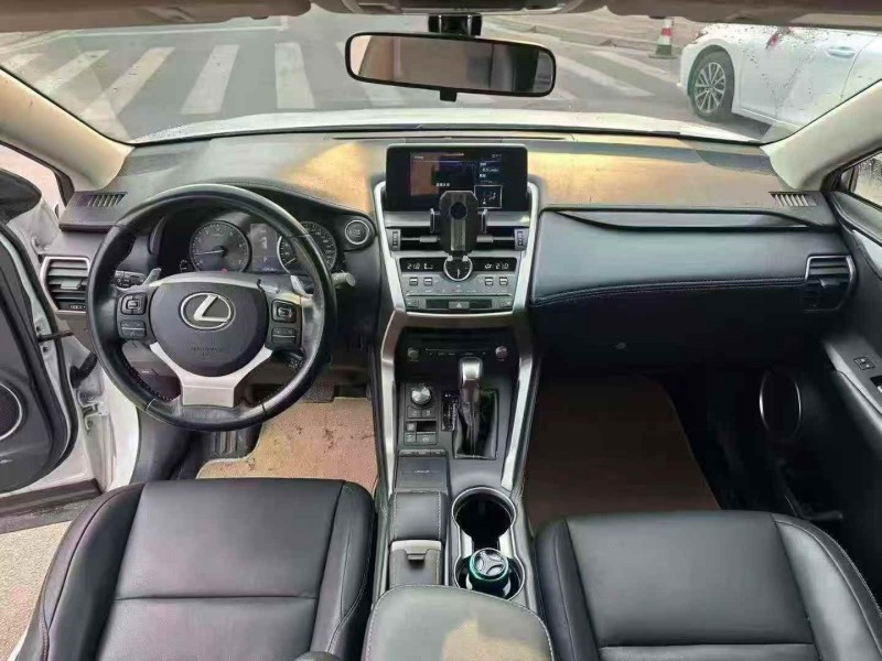 北海18年雷克薩斯NX4