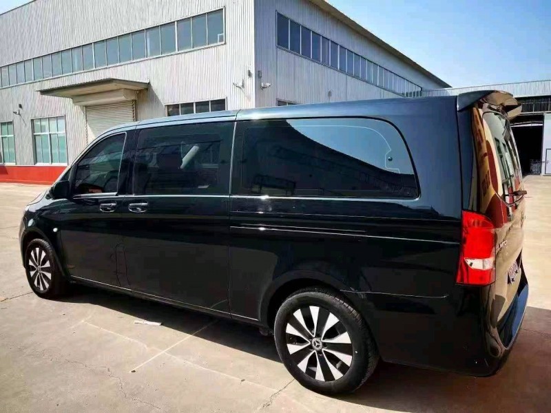 济宁23年奔驰威霆7