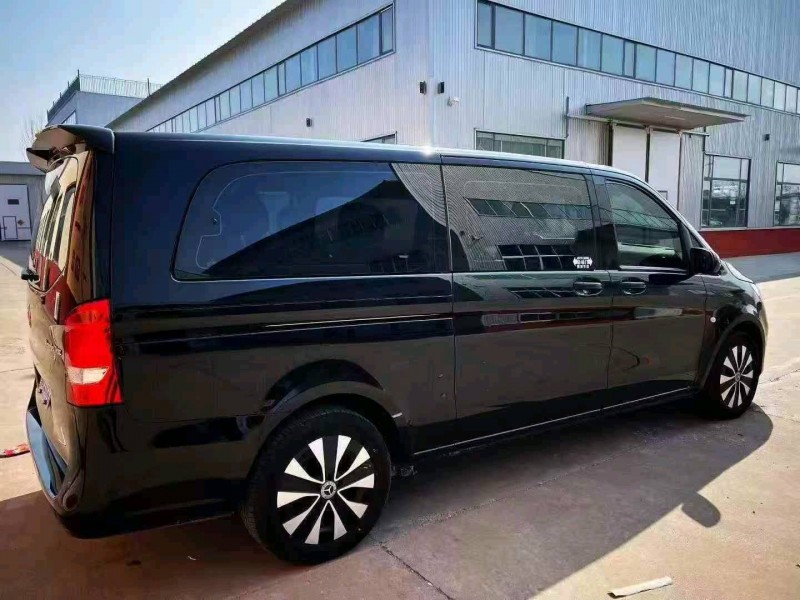 济宁23年奔驰威霆8