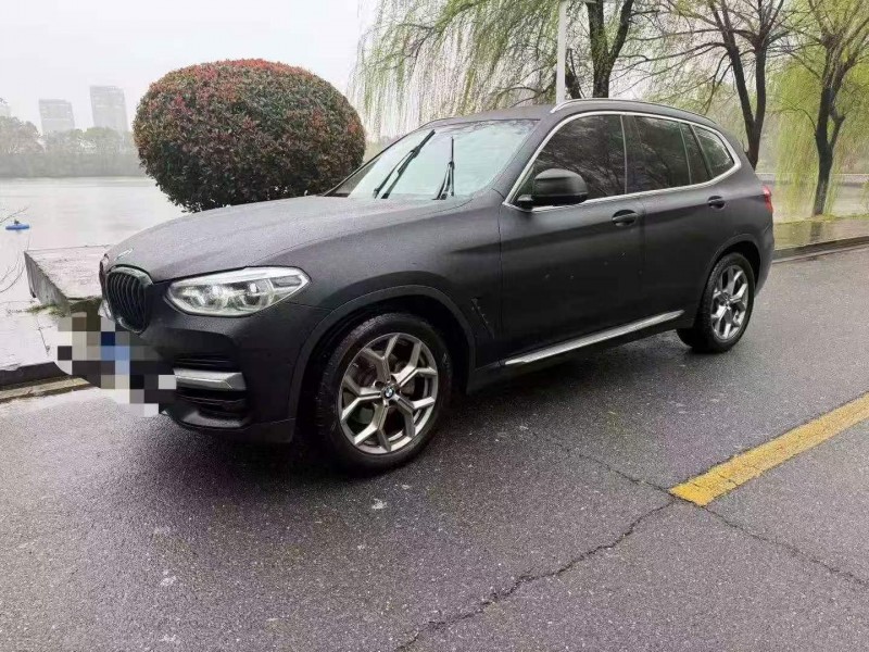 新余20年宝马X33