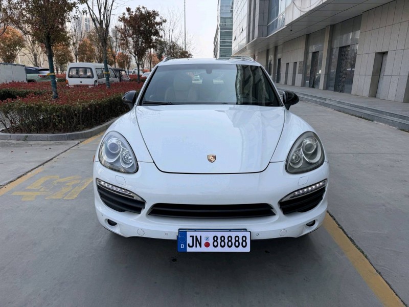 济宁14年保时捷卡宴1