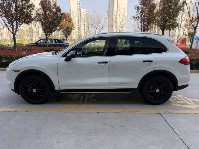 济宁14年保时捷卡宴4