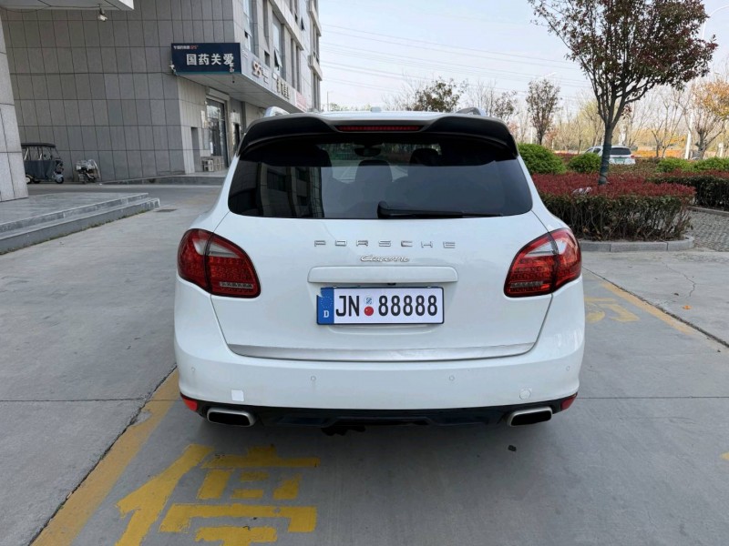 济宁14年保时捷卡宴8