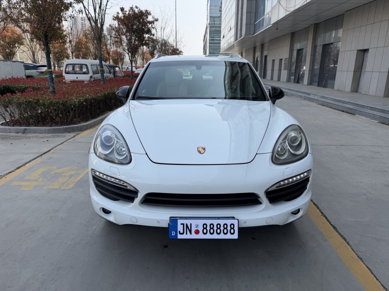 济宁14年保时捷卡宴1