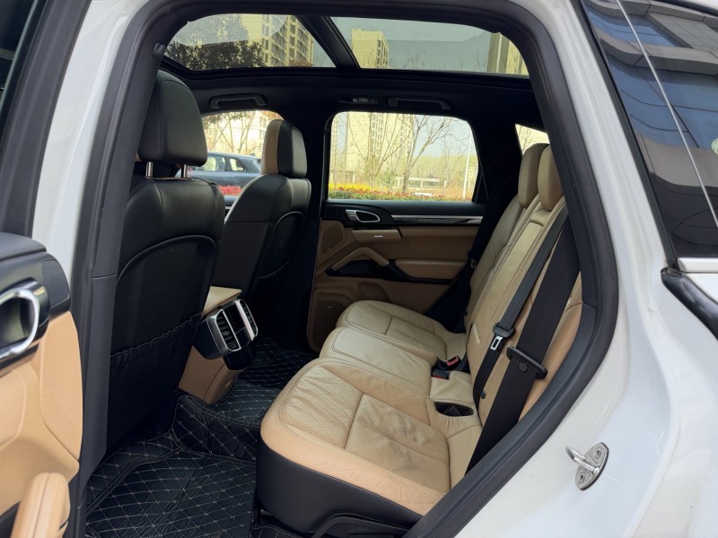 济宁14年保时捷卡宴6