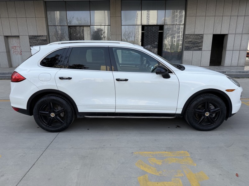 济宁14年保时捷卡宴8