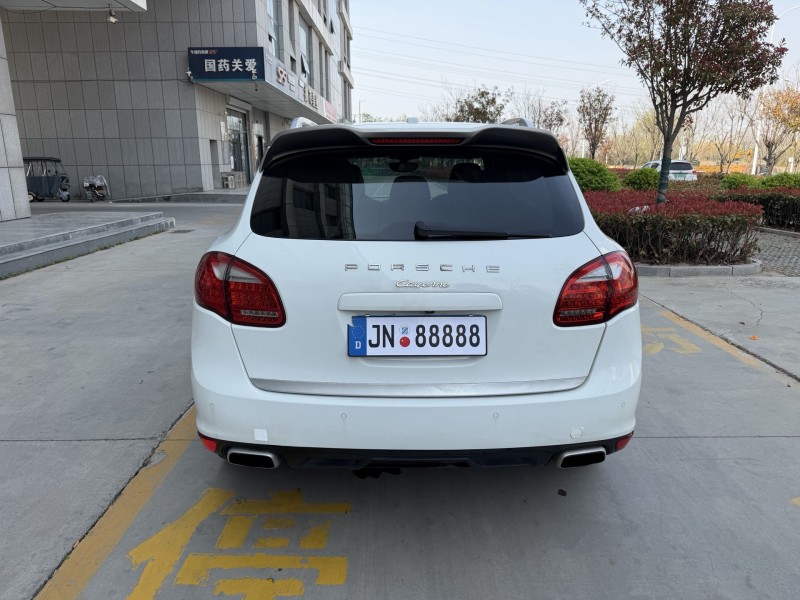 济宁14年保时捷卡宴9