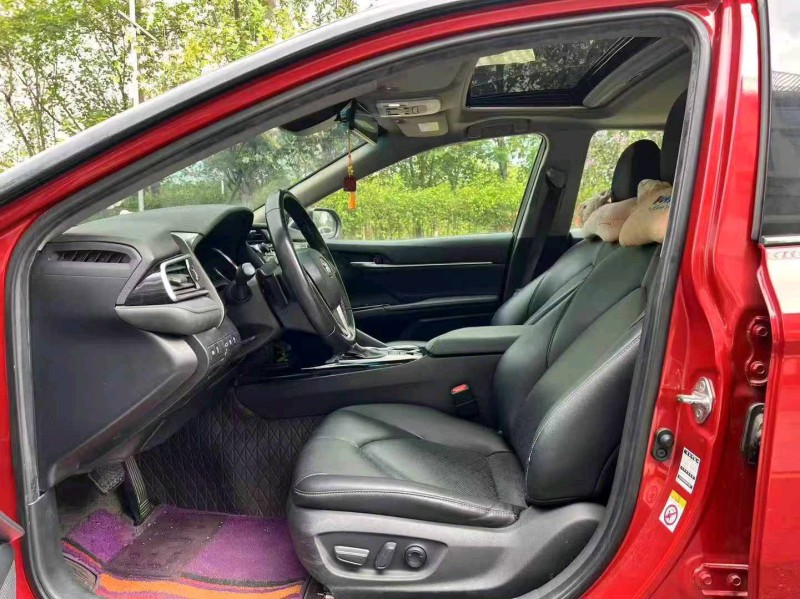 广州19年丰田凯美瑞8