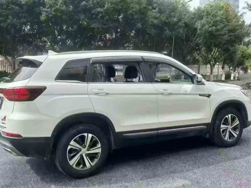 重庆19年长安汽车CS755